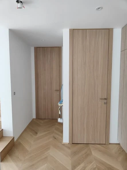 Notranja vrata v enotnem lesnem dekorju